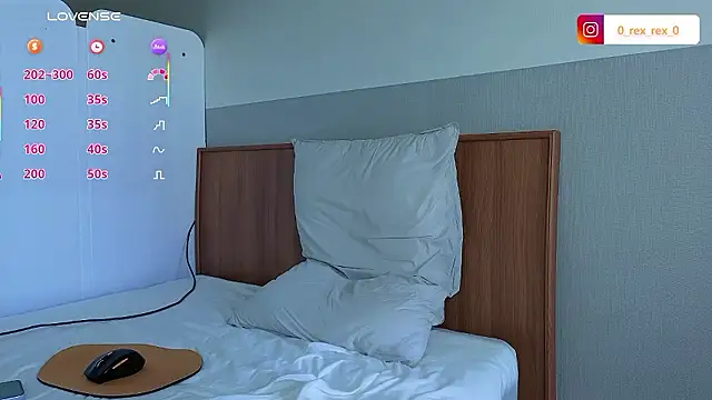 Snapshot of Doh728 chatting on 10.10.25 Doh728 online show from 10.10.25