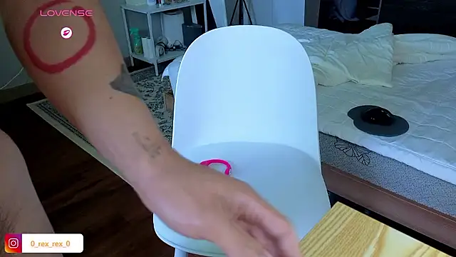 Snapshot of Doh728 chatting on 11.22.25 Doh728 online show from 11.22.25