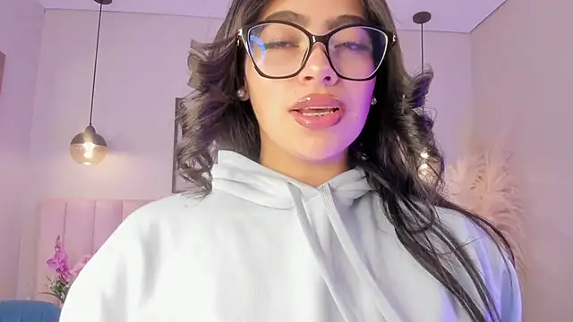 Zoe Banks  online show from 09.14.25