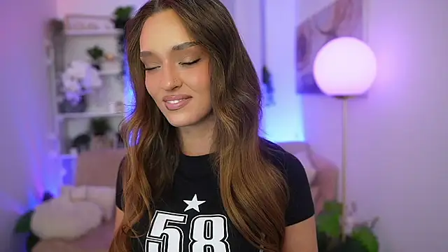 Clara Nia online show from 12.14.25