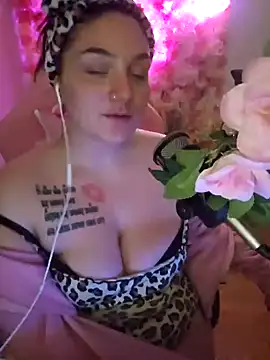 Snapshot of Jinyxx3 chatting on 02.13.25 Jinyxx3 online show from 02.13.25