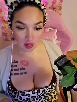 Snapshot of Jinyxx3 chatting on 02.13.25 Jinyxx3 online show from 02.13.25