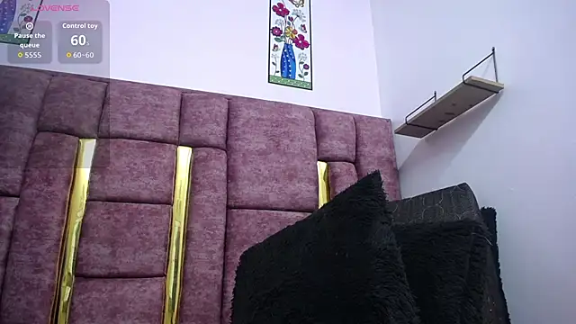 VICTORIAHANK  online show from 01.13.26