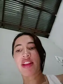 Snapshot of -Nicol chatting on 10.04.25 -Nicol online show from 10.04.25