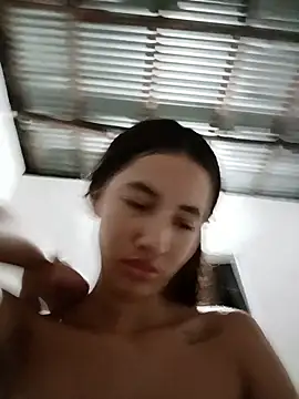 Snapshot of -Nicol chatting on 10.26.25 -Nicol online show from 10.26.25