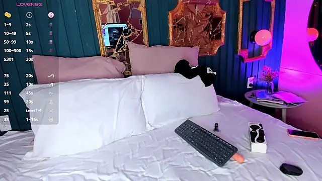 Hottie Alice online show from 02.04.25
