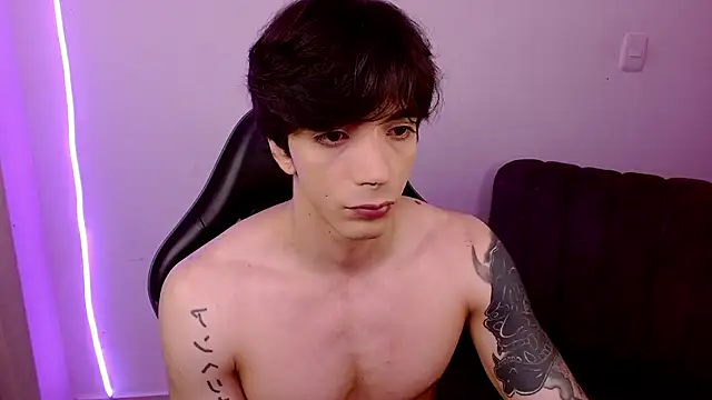 Snapshot of H3ll_B0I chatting on 06.05.26 H3ll B0I online show from 06.05.26