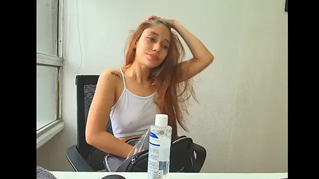 Snapshot of Alaiapink chatting on 02.12.26 Alaiapink online show from 02.12.26