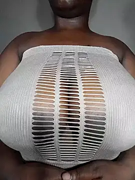 Snapshot of owamiee chatting on 02.12.25 owamiee online show from 02.12.25