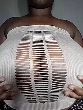 Snapshot of owamiee chatting on 02.16.25 owamiee online show from 02.16.25