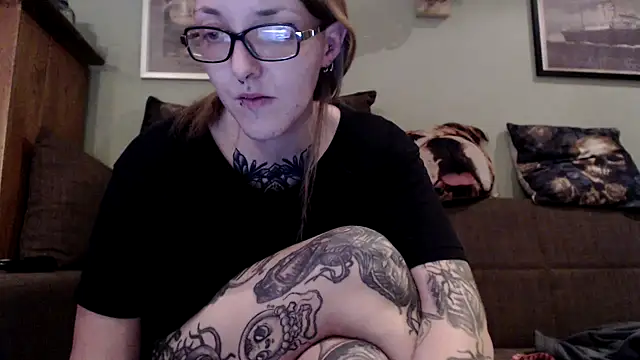 Snapshot of Astrid-Gilbert chatting on 01.29.25 Astrid-Gilbert online show from 01.29.25