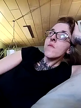 Snapshot of Astrid-Gilbert chatting on 02.20.25 Astrid-Gilbert online show from 02.20.25