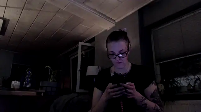 Snapshot of Astrid-Gilbert chatting on 03.05.25 Astrid-Gilbert online show from 03.05.25