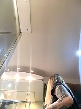 Snapshot of Astrid-Gilbert chatting on 03.19.25 Astrid-Gilbert online show from 03.19.25