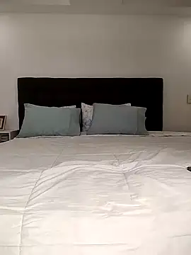 Snapshot of sofiaxox chatting on 10.23.25 sofiaxox online show from 10.23.25