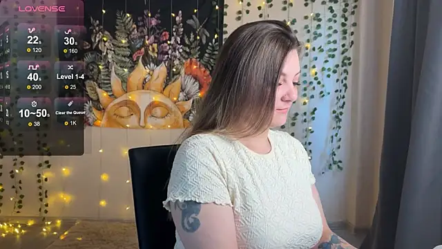 Snapshot of SweetyKatherine chatting on 10.20.25 SweetyKatherine online show from 10.20.25