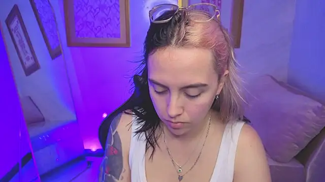 Hela v online show from 01.15.26