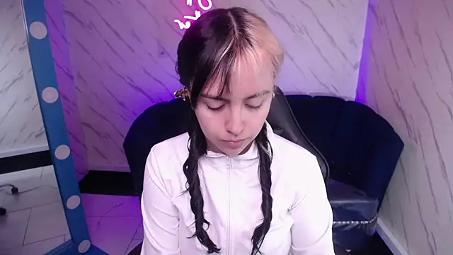 Hela v online show from 02.07.26