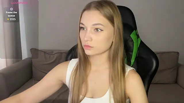 Snapshot of maria_plaudice chatting on 10.19.25 maria plaudice online show from 10.19.25