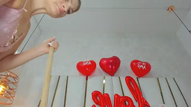 Snapshot of violet_gray_ chatting on 02.14.26 violet gray online show from 02.14.26