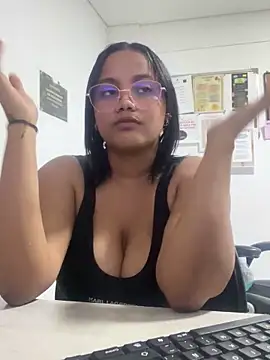 Snapshot of my_cam chatting on 03.15.25 my cam online show from 03.15.25