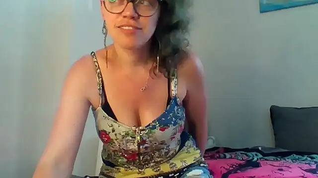 Snapshot of Ju-Hot chatting on 05.26.26 Ju-Hot online show from 05.26.26