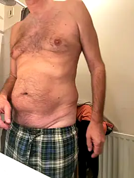 Snapshot of vincent1522 chatting on 09.17.25 vincent1522 online show from 09.17.25