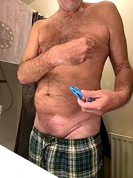 Snapshot of vincent1522 chatting on 10.01.25 vincent1522 online show from 10.01.25