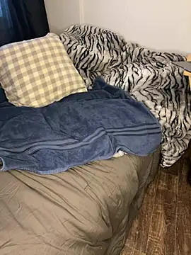 JuicyLuciee online show from 02.21.25