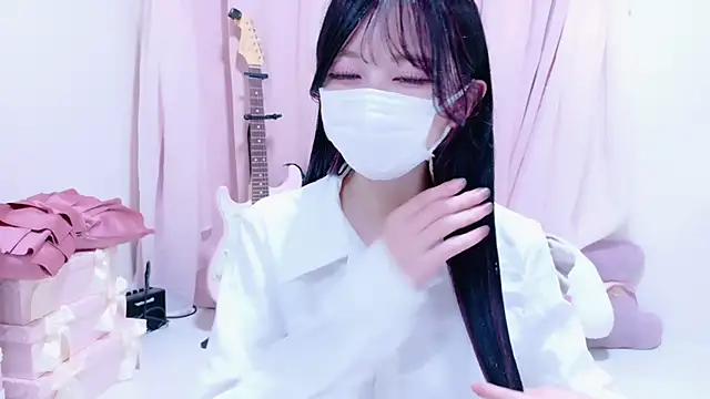 Snapshot of Megu-mimi chatting on 10.20.25 Megu-mimi online show from 10.20.25