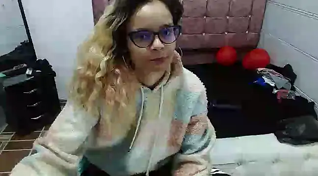 Ariasmithog online show from 02.24.25