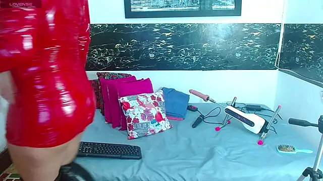 hornny cougar online show from 04.16.26