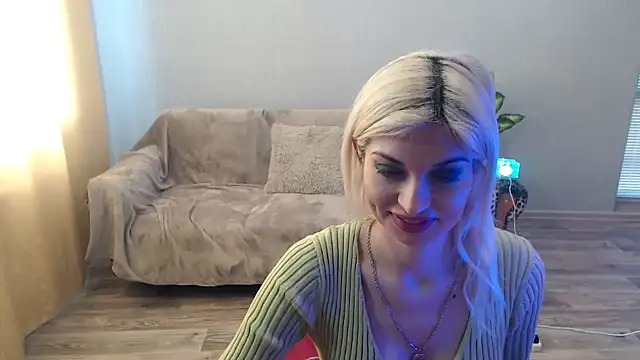 Snapshot of SexyBeatriice chatting on 04.12.26 SexyBeatriice online show from 04.12.26