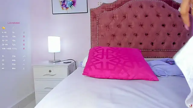 Mia greco  online show from 03.21.25