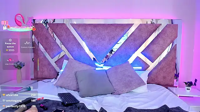 Snapshot of AliDiaz_ chatting on 10.18.25 AliDiaz online show from 10.18.25