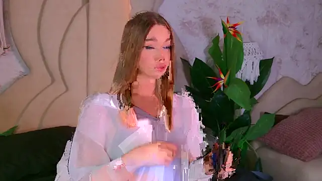 Snapshot of EvansLover chatting on 10.26.25 EvansLover online show from 10.26.25