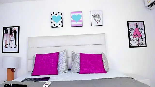 BrielaDiCaprio online show from 10.21.25