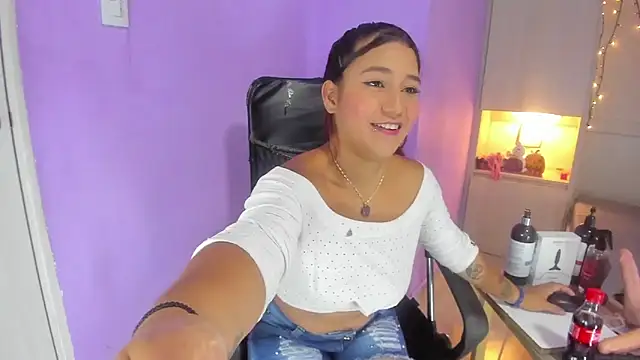 Snapshot of CandyyMaria chatting on 10.02.25 CandyyMaria online show from 10.02.25