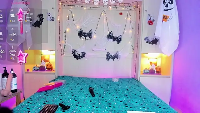 Snapshot of CandyyMaria chatting on 10.28.25 CandyyMaria online show from 10.28.25