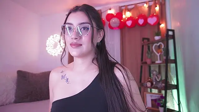 Nalia adams online show from 10.03.25