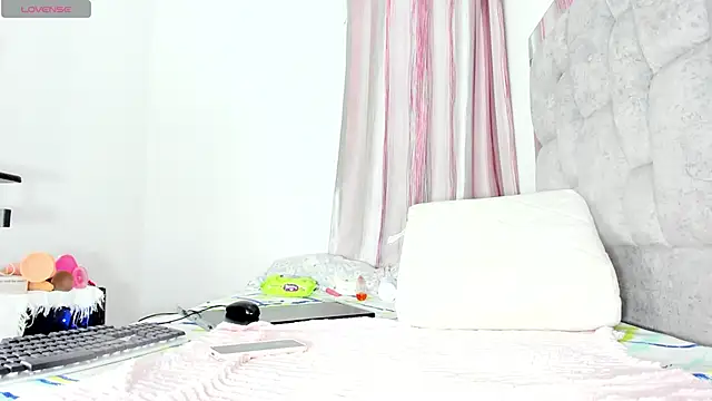 Snapshot of k_stormi_ chatting on 01.29.25 k stormi online show from 01.29.25