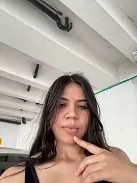 Snapshot of sammy_liz chatting on 02.26.25 sammy liz online show from 02.26.25