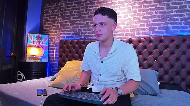 Snapshot of Thomas_May4rs chatting on 02.15.25 Thomas May4rs online show from 02.15.25