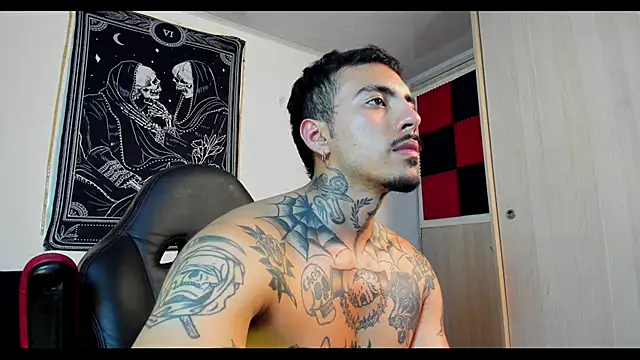 Snapshot of scockpion__ chatting on 02.25.25 scockpion online show from 02.25.25