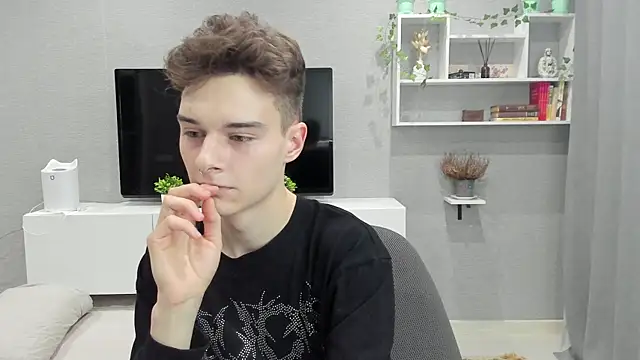 Snapshot of avegothy- chatting on 01.30.25 avegothy- online show from 01.30.25