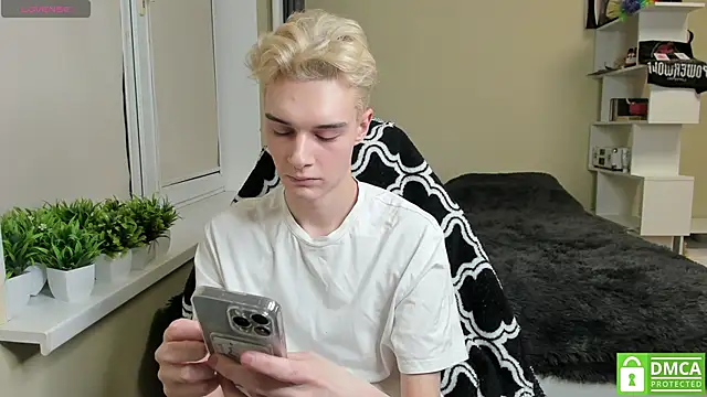 Snapshot of avegothy- chatting on 03.18.25 avegothy- online show from 03.18.25