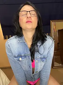 Snapshot of ValeriaVixen chatting on 09.10.25 ValeriaVixen online show from 09.10.25