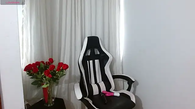 Lunasquirt1985 online show from 04.17.26