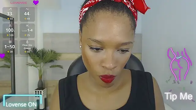 Snapshot of brendathompson_ chatting on 10.02.25 brendathompson online show from 10.02.25