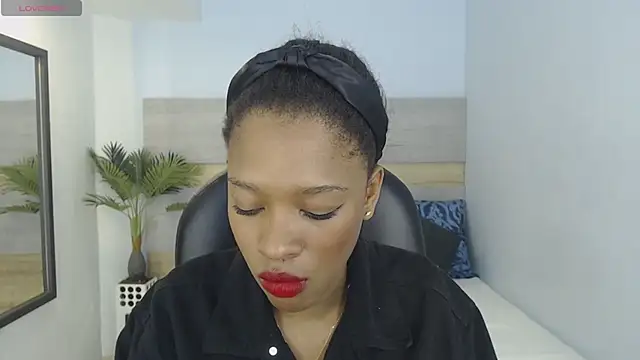 Snapshot of brendathompson_ chatting on 10.03.25 brendathompson online show from 10.03.25